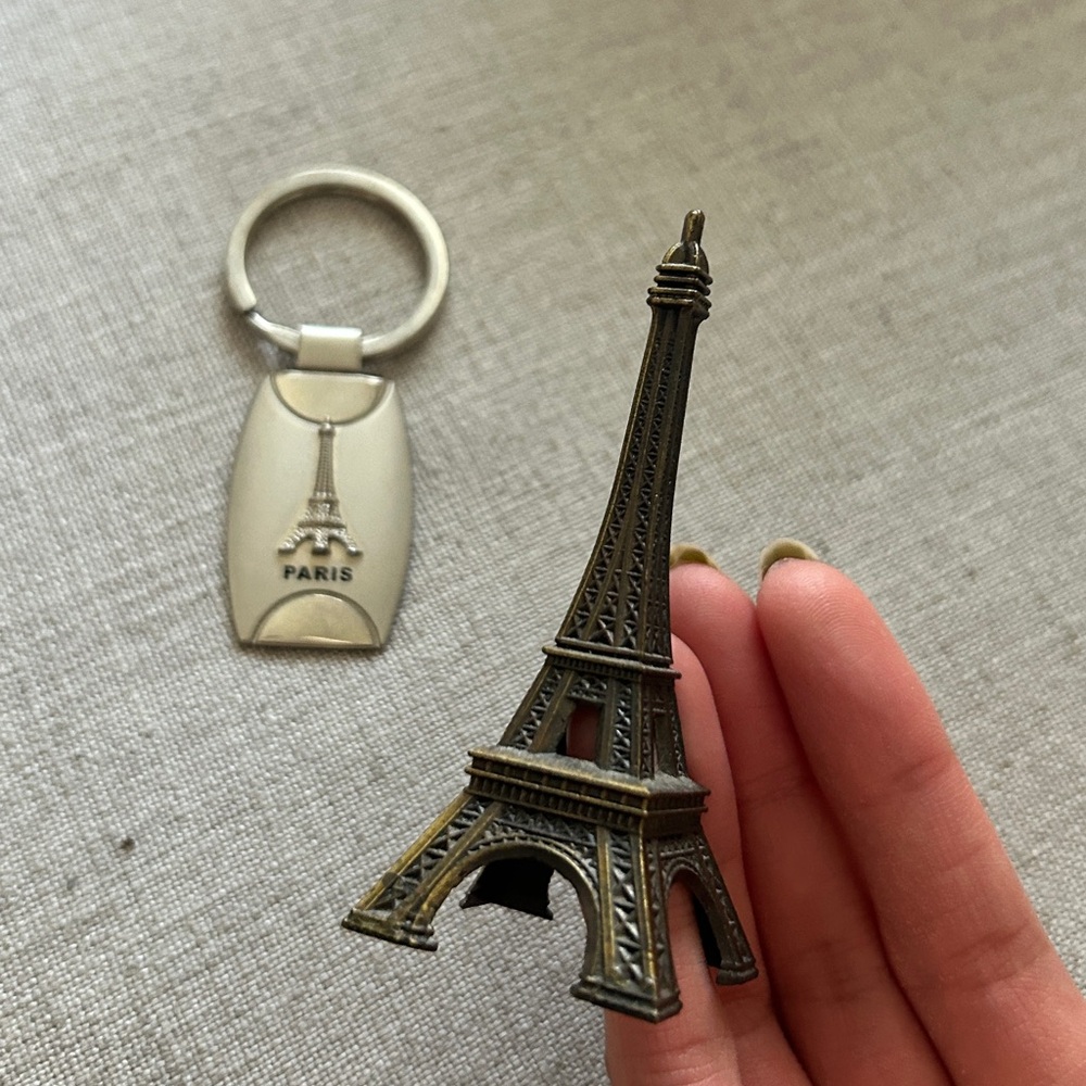 Brand New Mini Metal Model Eiffel Tower Statue and  Matching Paris Keychain